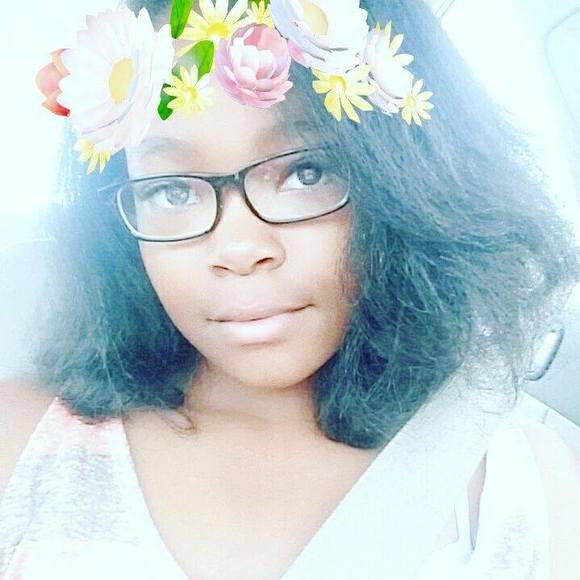 Meet your Posher, Gabrielle - Picture 1 of 1